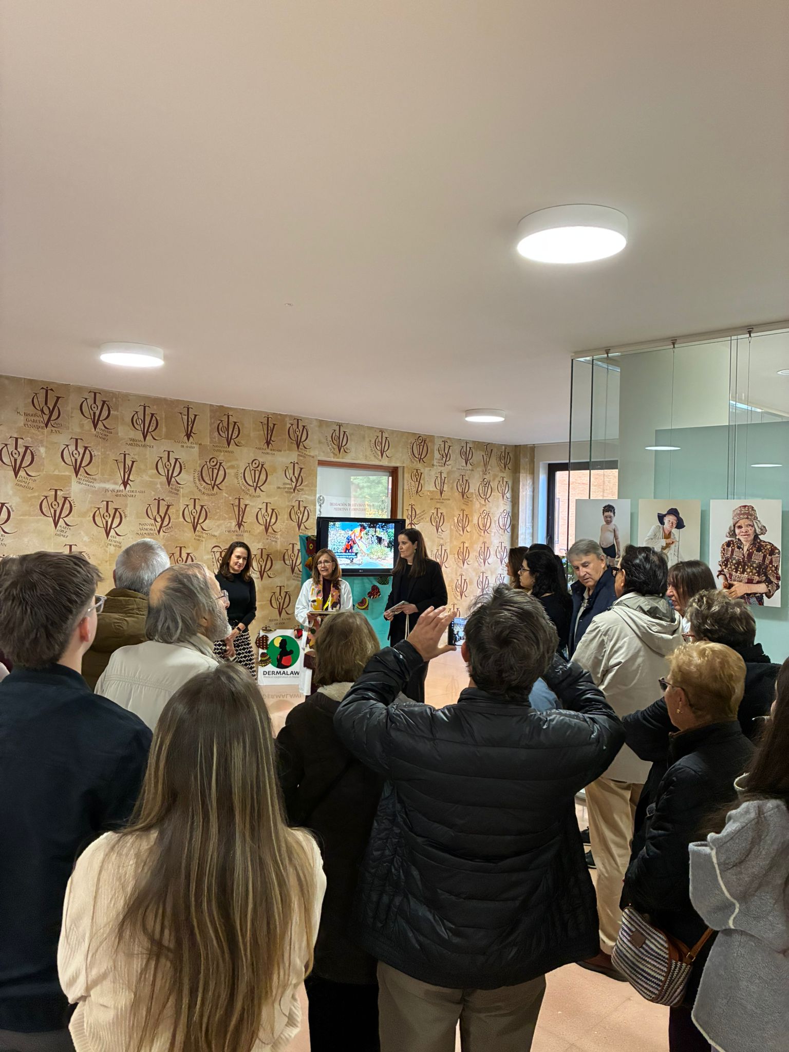 Exposición dermalawi (1) Exposición dermalawi en Facultad de Medicina