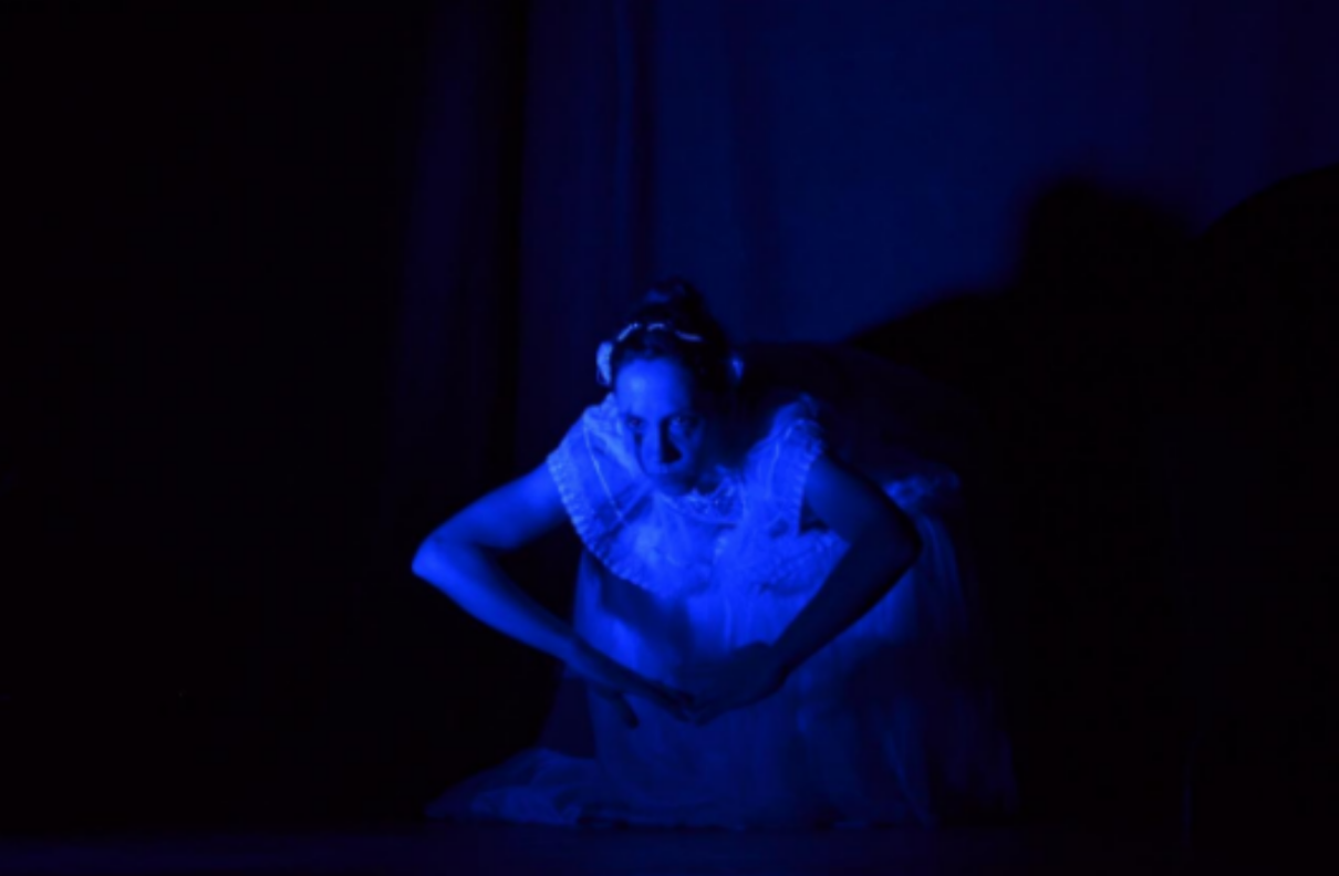 Representación teatral de la obra “Parejas extrañas”